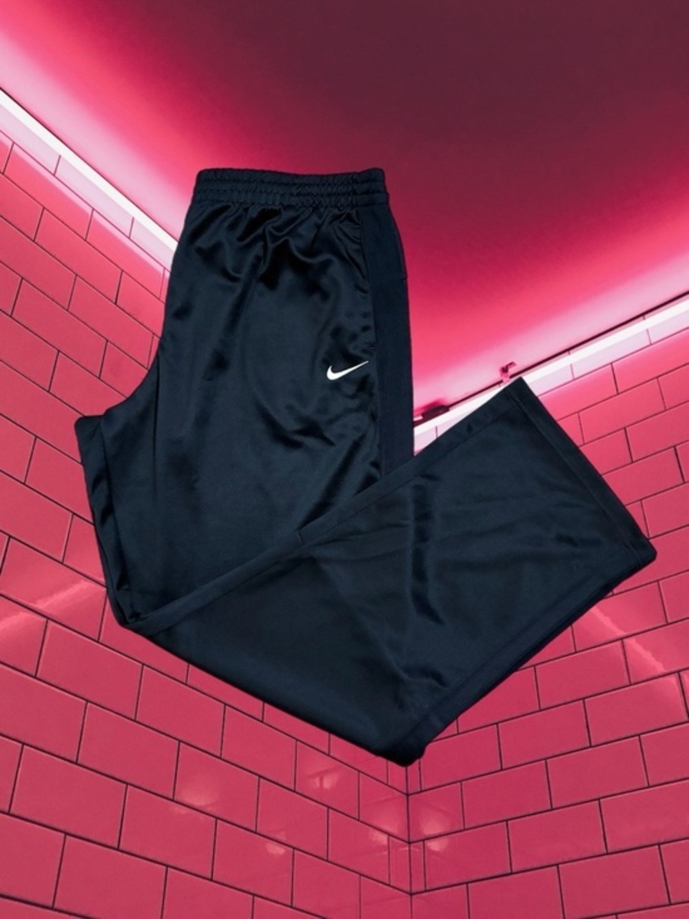 LIKE NEW! Nike Embroidered Mens Sweatpants